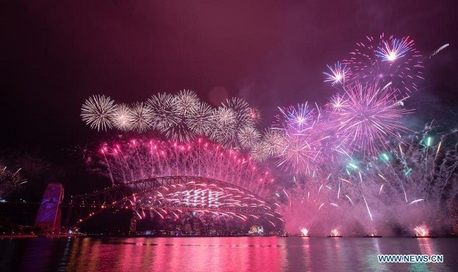 Fireworks are seen above Sydney Harbor Bridge in Sydney, Australia, Jan. 1, 2021. Australia's New Year's Eve celebrations have been hampered by fresh COVID-19 cases in Sydney and Melbourne, with the public urged to spend the occasion at home. (Photo: Xinhua)