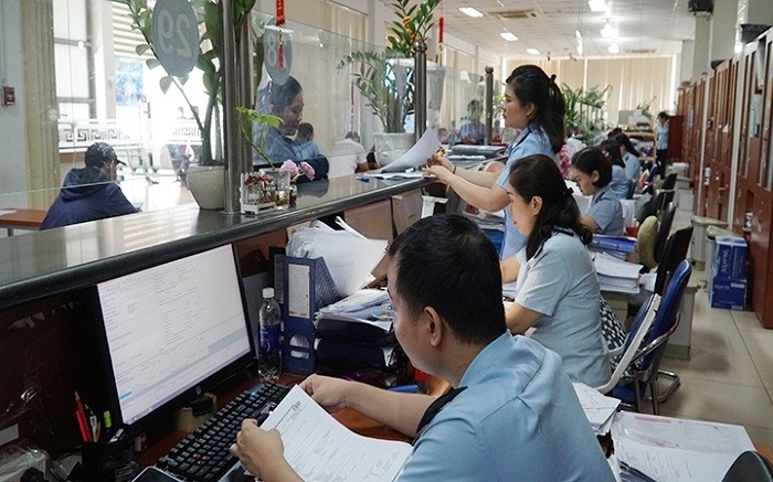 Ho Chi Minh City's customs officers perform procedures for imported and exported goods.