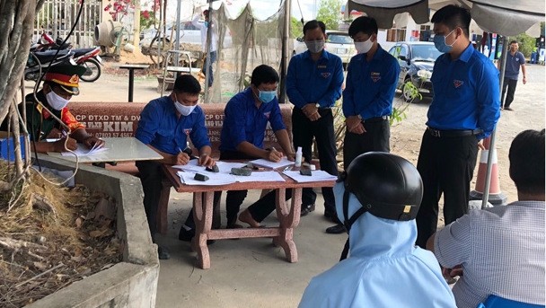 Ca Mau competent forces carry out epidemiological investigation of cases in close contact with suspected patients. (Photo: NDO/Huu Tung)