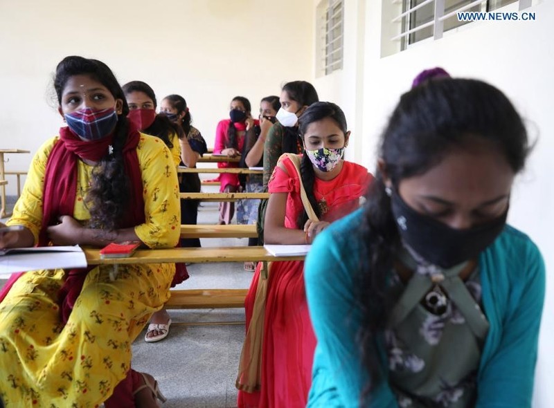 Students wearing face masks attend class at a school in Bangalore, India, Jan. 1, 2021. The southern state of Karnataka on Friday opened schools for students of grade 10 and 12 after a gap of more than nine months. (Source: Xinhua)