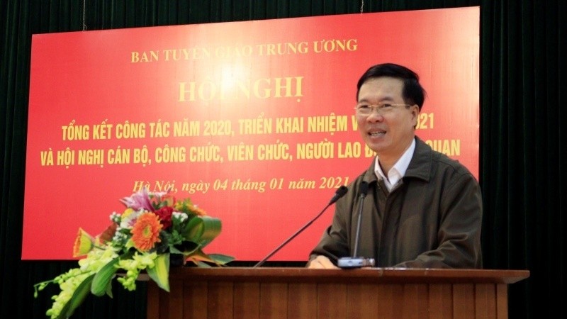 Politburo member Vo Van Thuong speaking at the conference