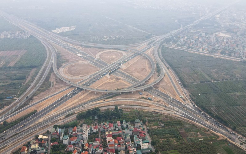 The intersection has a total length of 1.5km and received total investment of over VND400 billion, which is also connected with Co Linh Street.