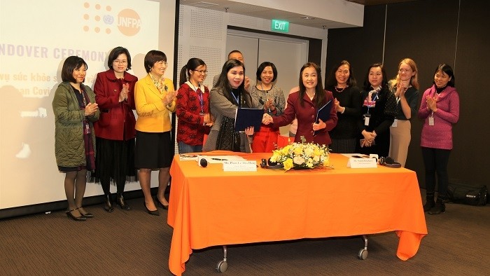 Representatives from UNFPA Vietnam and the Ministry of Health at the handover ceremony. (Photo provided by UNFPA Vietnam)
