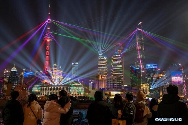 People enjoy the light show at the Bund in east China's Shanghai, Jan. 2, 2021. (Photo: Xinhua)