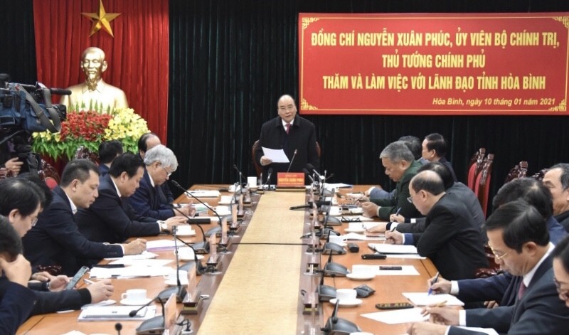 At a working with key provincial leaders as part of his working trip to Hoa Binh, PM Phuc said the province should better tap its potential and strengths in tourism and commerce. (Photo: NDO/Tran Hai)