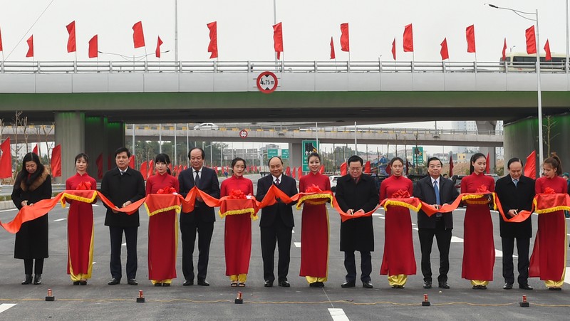 PM Nguyen Xuan Phuc attends the inauguration ceremony for the interchange. (Photo: VGP)