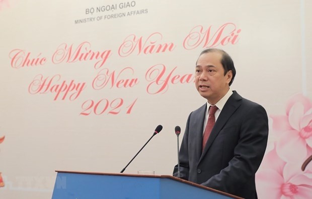 Deputy Minister of Foreign Affairs Nguyen Quoc Dung speaks at the meeting. (Photo: VNA)