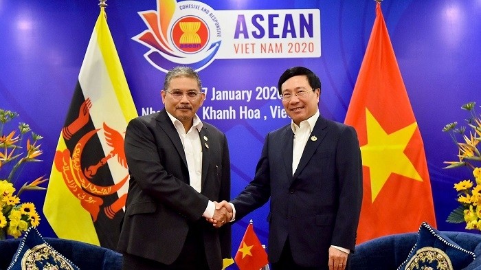 Deputy Prime Minister, Foreign Minister Pham Binh Minh (R) meets with Brunei Minister of Foreign Affairs II Dato Erywan Pehin Yusof in Nha Trang city of the central coastal province of Khanh Hoa on January 17, 2020. (Photo: VGP)