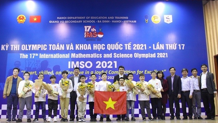 The Vietnamese delegation to the 2021 IMSO. (Photo: Vietnamnet)
