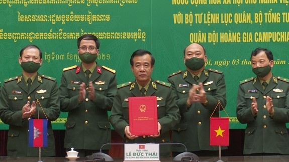 Vietnam, Cambodia ink an agreement on border defence cooperation. (Photo: qdnd.vn)