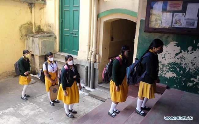 Students queue up to enter the classroom at a school reopened after a long gap of several months due to the COVID-19 pandemic in Kolkata, India, Feb. 12, 2021. (Photo: Xinhua)