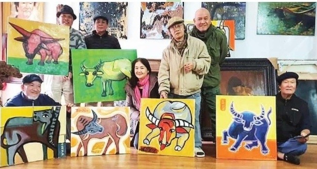 Members of the Street Coffee group pose with their paintings on the theme of the buffalo, the zodiac sign of 2021. 