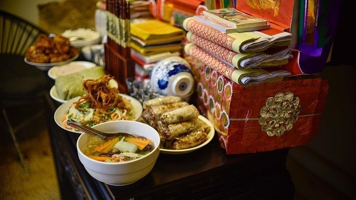 Food offerings to ancestors on Lunar New Year's Day. (Photo: NDO/Minh Duy)