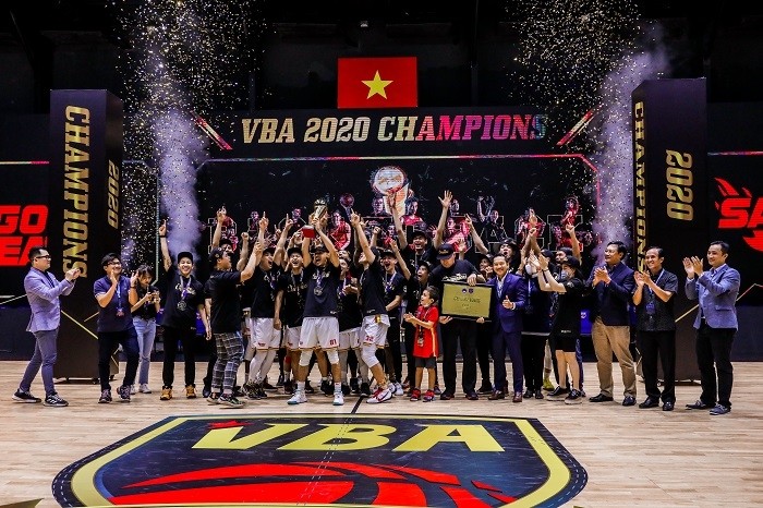 Saigon Heart Club celebrate their VBA 2020 championship title.
