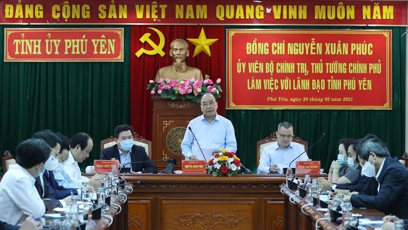 Prime Minister Nguyen Xuan Phuc speaks at the working session (Photo: VNA)