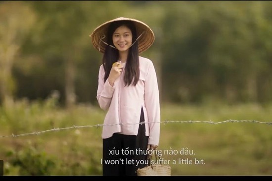 Hoang Thi Bich Phuong in a scene of the movie "Invisible Love". (Photo: Trailer)
