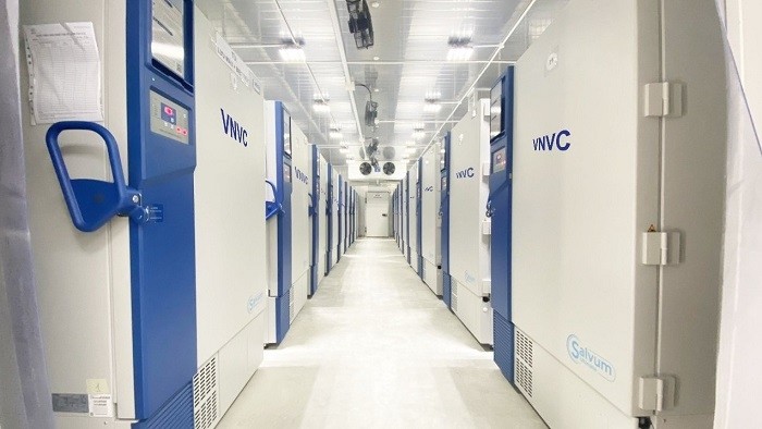 The three deep negative cold storage facilities in Ho Chi Minh City, Da Nang and Hanoi can store up to 3 million doses of COVID-19 vaccines at a time. In this picture, a cold storage unit at VNVC Hoang Van Thu Immunisation Centre, Ho Chi Minh City. (Photo: MoH)