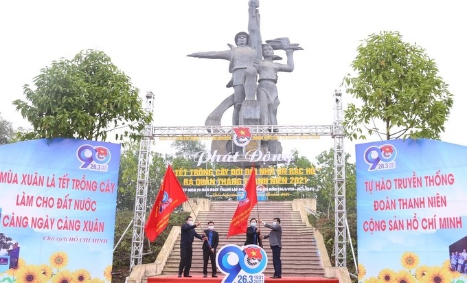 At the ceremony to kick off the Youth Month 2021, and launch a tree-planting festival (Photo: thainguyen.gov.vn))
