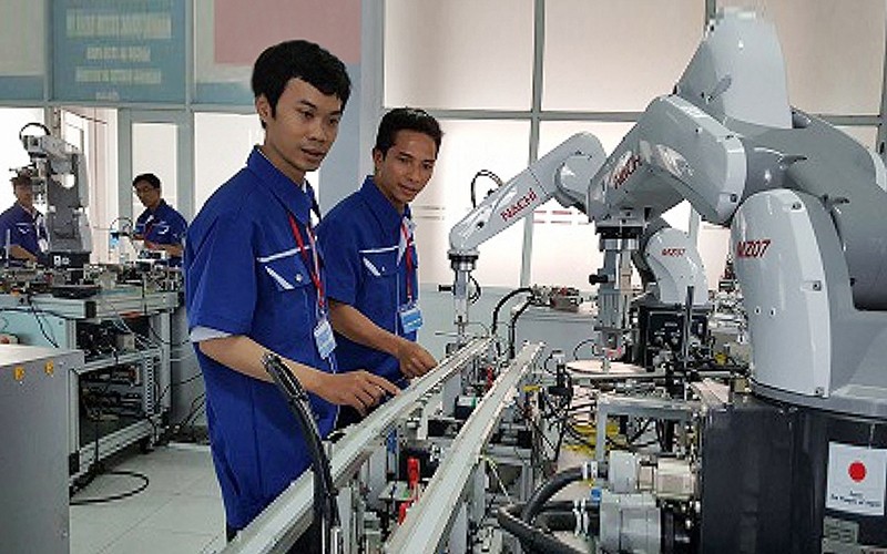 Trainees operating robots at the Vietnam - Japan Training and Technology Transfer Centre, in Saigon Hi-Tech Park, Ho Chi Minh City. Photo: HA THE AN