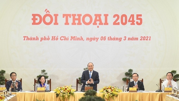 Prime Minister Nguyen Xuan Phuc (C) speaks at the event (Photo: VNA)