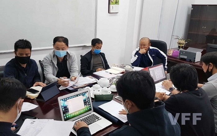 Head coach Park Hang-seo and his assistants during their meeting on March 3. (Photo: VFF)
