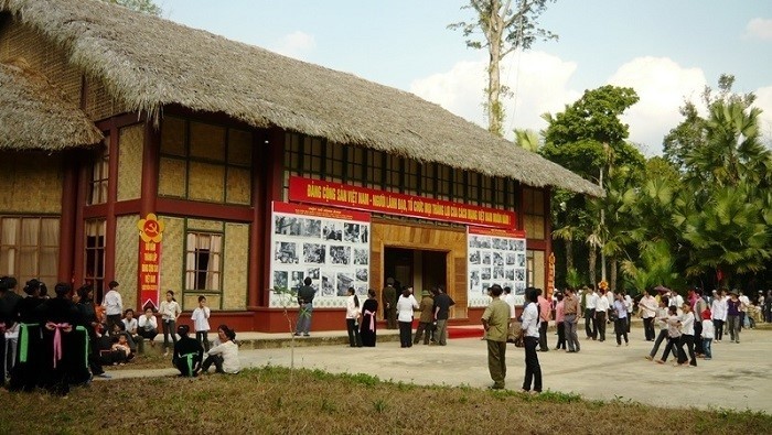 The relic area of the 2nd National Party Congress Hall is the prominent address for traditional revolutionary education.