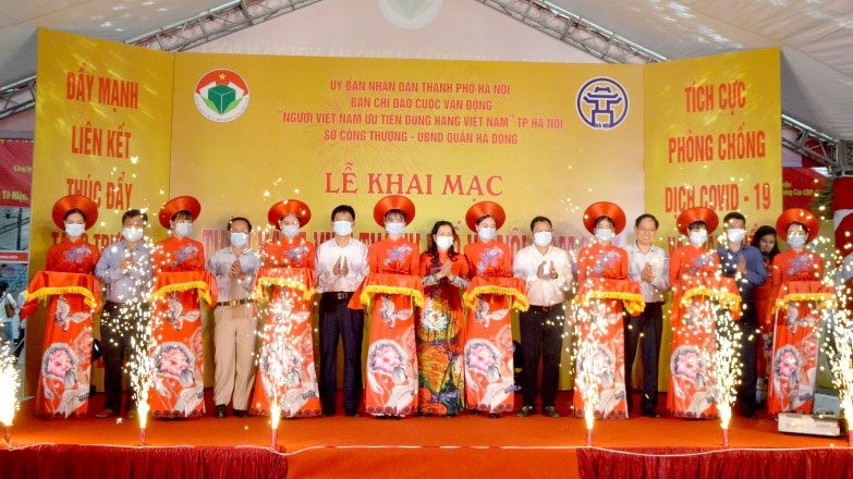At the launch ceremony for the Vietnamese Goods Week.