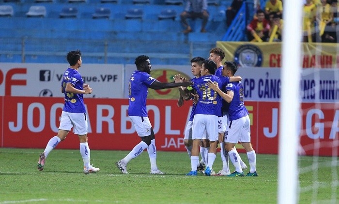 Hanoi FC players celebrate scoring a goal during their match with Thanh Hoa FC on March 18. (Photo: VPF)