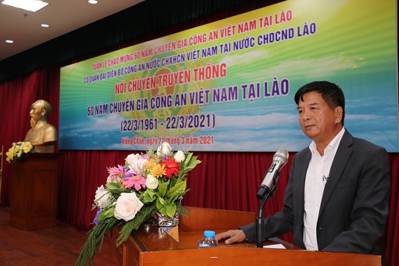 Major General Hoang Quang Huong, Chief Representative of the Vietnamese Ministry of Public Security in Laos speaking at the meeting.