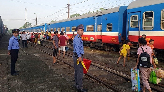 Vietnam Railways Corporation runs dozens more trains during the April 30-May Day holidays. (Photo: VNR)