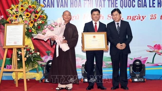Da Nang people receive certificate recognising Quan The Am Festival as national heritage (Photo: VNA)