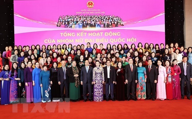 Prime Minister Nguyen Xuan Phuc and NA Chairwoman Nguyen Thi Kim Ngan with delegates (Photo: VNA) 