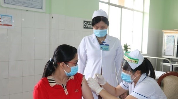 The COVID-19 vaccination programme is carried out in 19 provinces and cities in the first phase. (Photo: VNA)