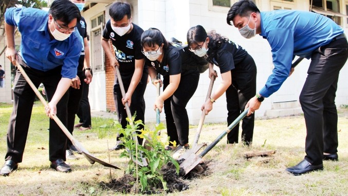 Youth union members join a tree planting festival in Ho Chi Minh City.
