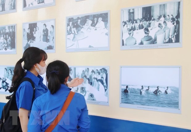 Visitors at the exhibition in Ho Chi Minh City. (Photo: VNA)
