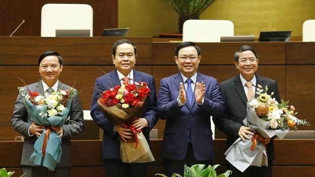 NA Chairman Vuong Dinh Hue (second from right) presents flowers to the new NA Vice Chairmen. (Photo: VNA)