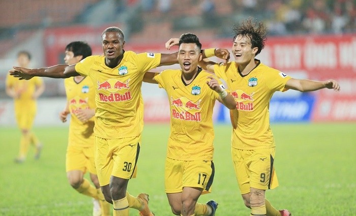 V.League 1 - Matchweek 7 - Hai Phong FC vs Hoang Anh Gia Lai - Lach Tray Stadium - April 2, 2021 HAGL players celebrate their victory. (Photo: VPF)