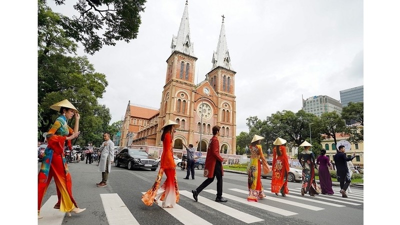 VR technology will be used to show visitors the Notre-Dame Cathedral Basilica in Ho Chi Minh City along with 100 other tourist attractions. (Photo: VNA)