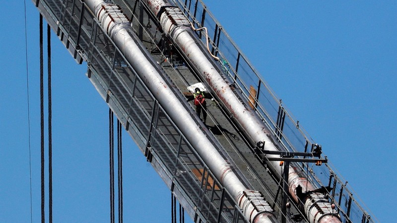 A construction worker scales the cables of the George Washington Bridge, which is undergoing a multi-year reconstruction project in New York City. (Photo: Reuters)