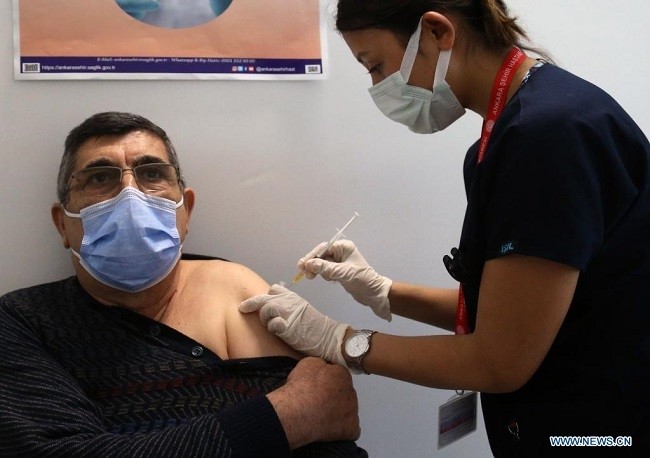  A man receives the COVID-19 vaccine in Ankara, Turkey, April 7, 2021. Turkey on Wednesday reported its largest single-day increase in infections with 54,740 new COVID-19 cases, according to its health ministry. (Photo: Xinhua)