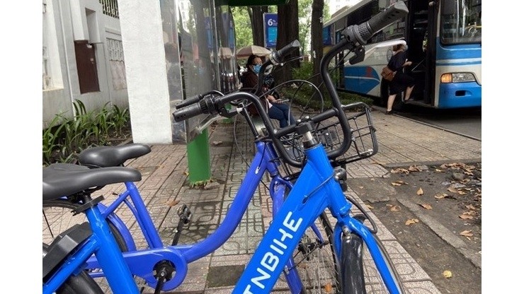 Ho Chi Minh City will pilot a bicycle-sharing system in District 1 for one year, starting August 1. (Illustrative photo: VNA)