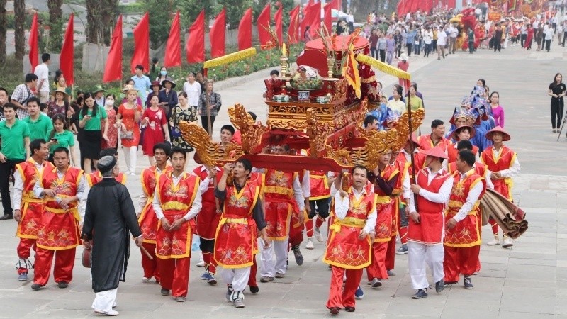 A palanquin procession at a previous Hung Kings Temple festival. (Photo: NDO)
