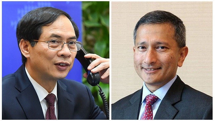 Vietnamese Foreign Minister Bui Thanh Son (L) and his Singaporean counterpart Vivian Balakrishnan. (Photo: Foreign Ministry)