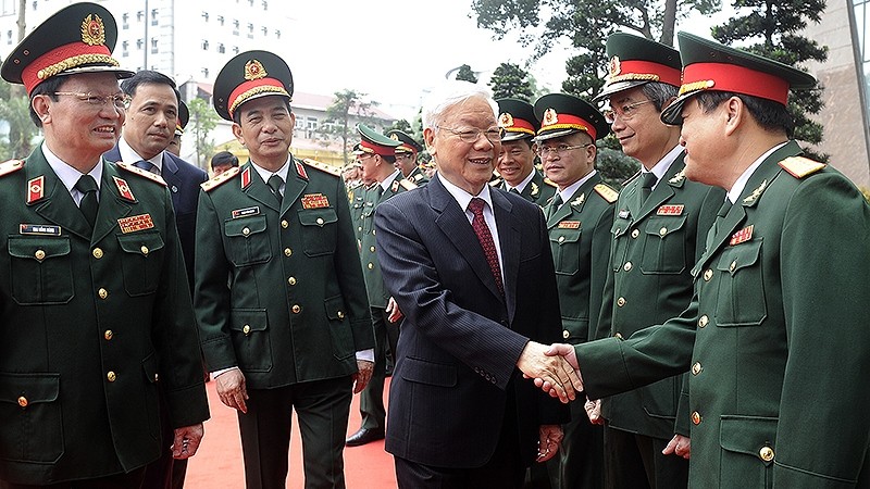 Party General Secretary Nguyen Phu Trong, Secretary of the Central Military Commission, meets with leaders and staff at the 108 Military Central Hospital. (Photo: NDO/Dang Khoa)