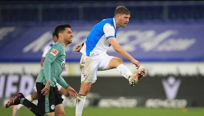 Arminia Bielefeld's Fabian Klos scores their first goal. (Photo: Reuters)
