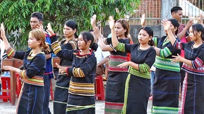 Gia Rai women perform a traditional Xoang dancing. (Photo for illustration: NDO/Phan Hoa)