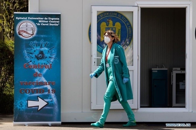 A doctor waits for people at the inauguration of a mobile vaccination center near Bucharest, Romania, April 21, 2021. (Photo: Xinhua)