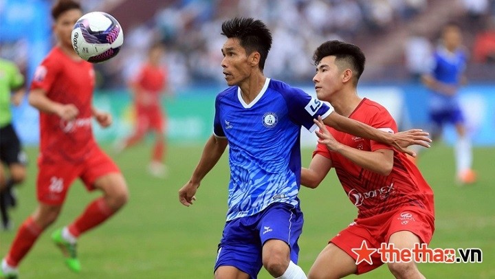Khanh Hoa FC (in blue) easily beat Phu Tho FC to advance into the National Cup's Round of 16. (Photo: Thethao.vn)