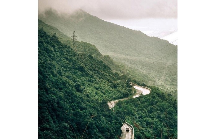 Hai Van Pass has been listed among the world's 10 most beautiful drives.