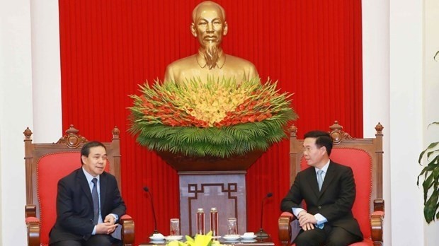 At the meeting between standing member of the Party Central Committee’s Secretariat Vo Van Thuong and Lao Ambassador to Vietnam Sengphet Houngboungnuang (Photo: VNA)